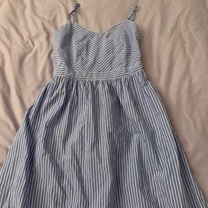 Adorable summer flowy maxi dress!!